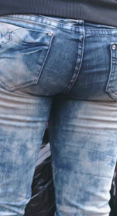 公交站重口味蓝牛小妹