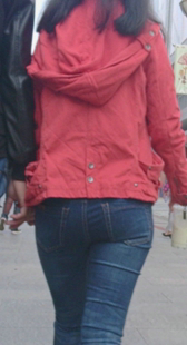 街拍紧身牛仔少妇视频