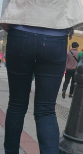 成熟大屁牛仔股小少妇