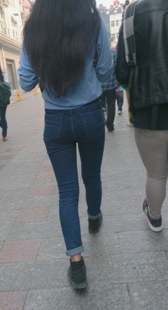 跟拍蓝紧牛仔小少妇