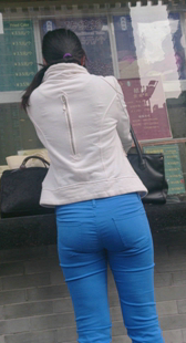 翘臀蓝紧牛仔内痕明显