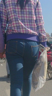 性感翘臀蓝紧牛仔