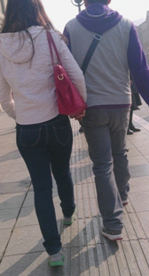 街拍紧身蓝色牛仔视频