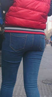 街拍蓝牛包臀视频