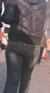 跟拍黑紧牛仔少妇