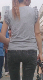 街拍牛仔深沟少妇