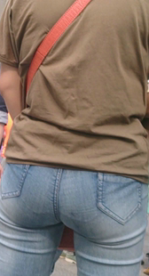 紧身苹果臀牛仔裤