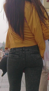 街拍黑紧牛仔裤