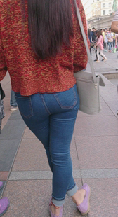 公交站极品深沟蓝牛美女