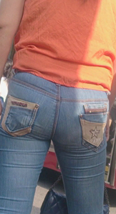 公交站蓝牛大妈臀