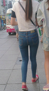 性感细腰紧臀牛仔裤