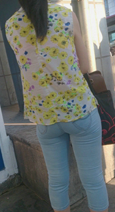 圆紧翘臀牛仔裤