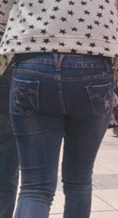 紧身圆臀小少妇