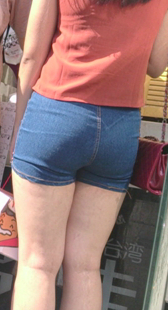 长腿牛仔热裤小少妇