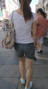 年青小少妇穿成这样