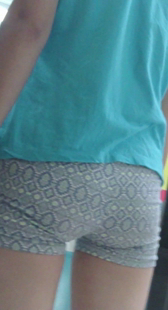 地铁包臀紧身热裤