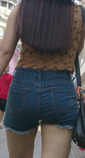 街拍细腰翘臀大屁股