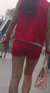 街拍红色热裤包臀