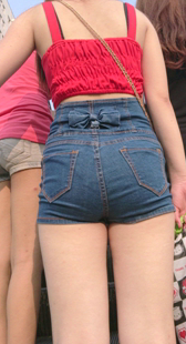 重口味大屁股热裤上电梯