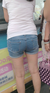 性感牛仔热裤深沟