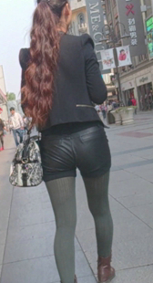 街拍皮裤包臀