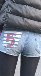 公交站深沟包臀热裤