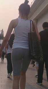 呢绒翘臀热裤少妇