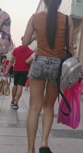 细长腿牛仔热裤