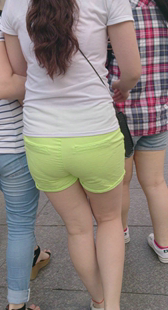 性感翘臀热裤内痕明显