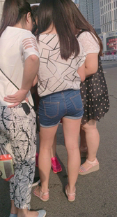 美腿牛仔热裤大学生