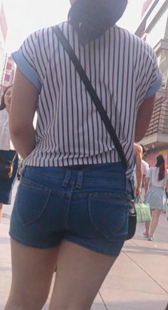 重口味牛仔热裤大妈