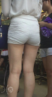 超极品大翘臀走路用甩的，谁能受得了