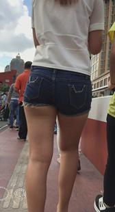 大妹夹得真够紧的