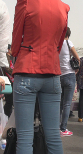 超紧翘蓝牛包臀小妹