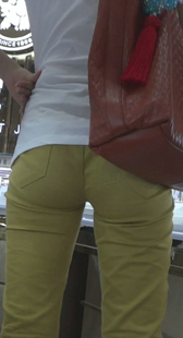 商场黄裤包臀少妇