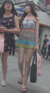 牛仔热裤长腿小妹