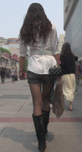 街拍黑丝热裤少妇第二季