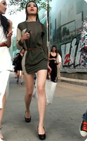 台上模特台下搔货啊