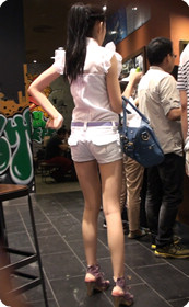 超清纯的热裤美腿MM