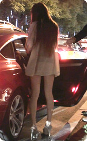 又见超级美腿的超清纯MM,这次重点是她的朋友