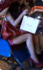 这两个骚少妇你喜欢哪个