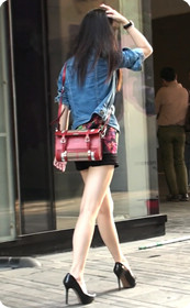 黑高跟热裤的性感少妇