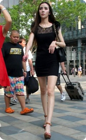 车模就是车模,瞧这小细长腿儿