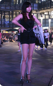 银色高跟的丰满大搔货