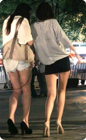 黑色包臀超级美腿,搔货和她的几个搔朋友