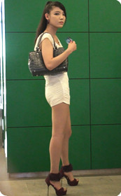 白色包臀超高跟的搔货,不是一般的搔哦,好翘的屁股