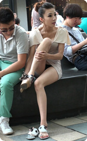 低胸小爆乳,超短裙包臀,性感高跟的气质MM