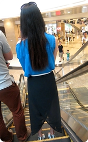 非常清雅的高跟长裙妹子,逛商场中