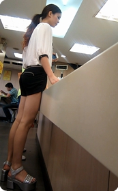 好可爱的小热裤,在对你微笑哦还不快来上