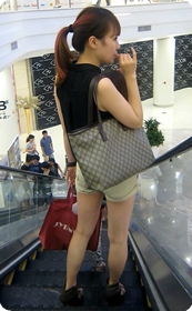 翘臀军绿色小热裤少妇,我与你梦中相会